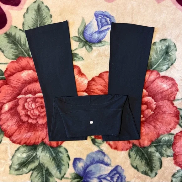 lululemon groove flare leggings. - Picture 3 of 7